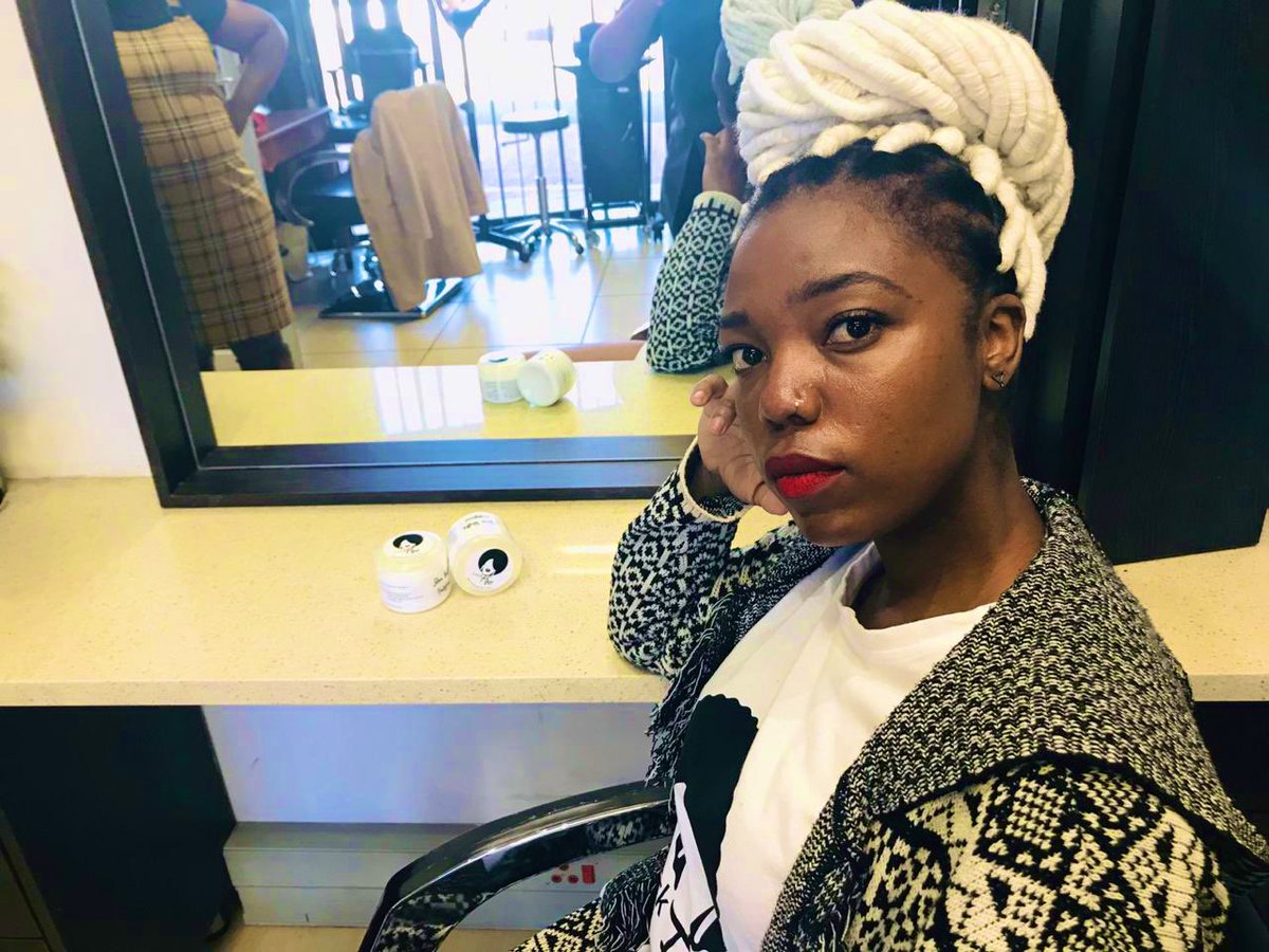 lockfro's tweet photo. We tried White yarn Faux locks 🥰🥰🥰🥰. Hairstlye inspiration!#GirlTalkZA
#ThreadingGang 
#LockFro https://t.co/NJuWdDlpv9