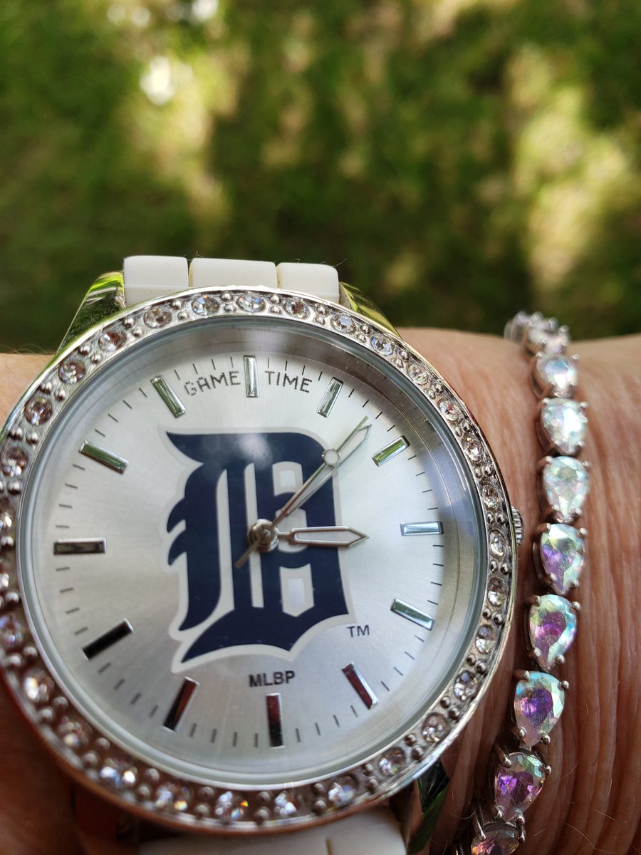 oakgiraffes's tweet photo. It's Christmas for me today. My beloved Detroit Tigers are playing their first game this evening. Unfortunately, I won't see the game because I will be at work. ☹ I am definitely rooting for my team. 👍 #GoDetroitTigers #PlayBall. https://t.co/BCrBy9deaH