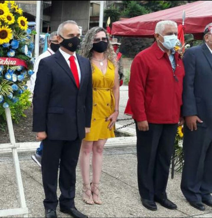 charlychaves's tweet photo. #24Jul || Conmemorando los 237 Aniversario del Natalicio del padre de la Patria, Simón Bolívar, en compañía del Protector @FreddyBernal, autoridades militares y Consejo Legislativo del Estado #Táchira.
#237AñosEnCombateVictorioso
#GraciasPuebloHeroico
@NicolasMaduro @PSUVTachira https://t.co/VkYcGJcsz5