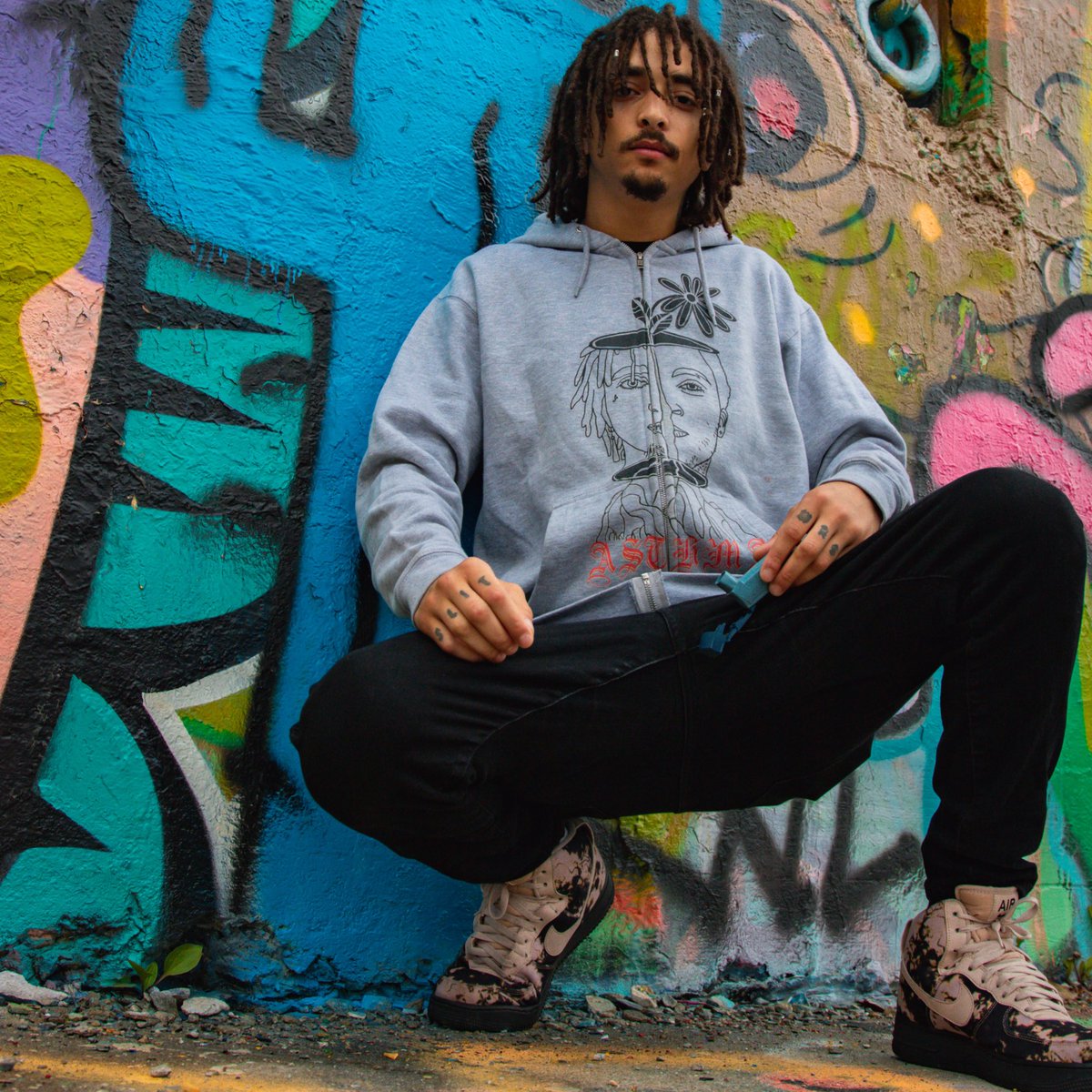 slitty401's tweet photo. 👁What you looking at?👀
https://t.co/8cobdUtmsw 

Haha just kidding, Thank you to everyone who been buying new 
#Slitty Merch 👕 - https://t.co/9S34eD0M58 ⚡️ https://t.co/D5kml6wp7k