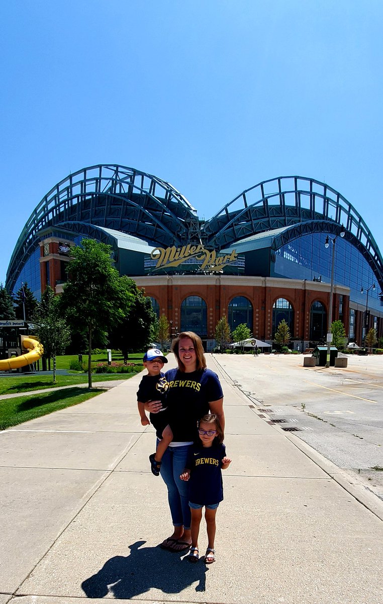 caitlinn_d's tweet photo. Happy Opening Day! @Brewers @ChristianYelich #WeMissedBaseball https://t.co/PQfYNL1qZ3