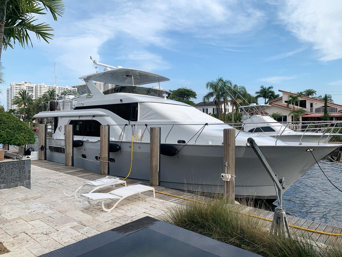 rhaagdesigns's tweet photo. We didn’t leave the dock but nonetheless it’s always a good day to be on a Yacht! 🛥⚓️ #ContentCreator

#rhaagdesigns #everprorestoration #southflorida #browardcounty #westpalmbeach #northpalmbeach #rivierabeach #lantana #lakeworth #boyntonbeach #stuart #stuartfl #stuartflorida https://t.co/yPiNkJh39o