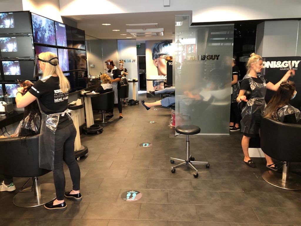 ToniGuyPreston's tweet photo. Another busy day making our clients feel fabulous👌🏽 teamwork makes the dream work✨
.
.
.
.
.
.
.
@toniandguyworld #toniandguy #toniandguyworld #toniandguyuk #labelm #labelmuk #hair #hairdressing #salon #preston #restyle #busybusybusy https://t.co/21LeKbezr3