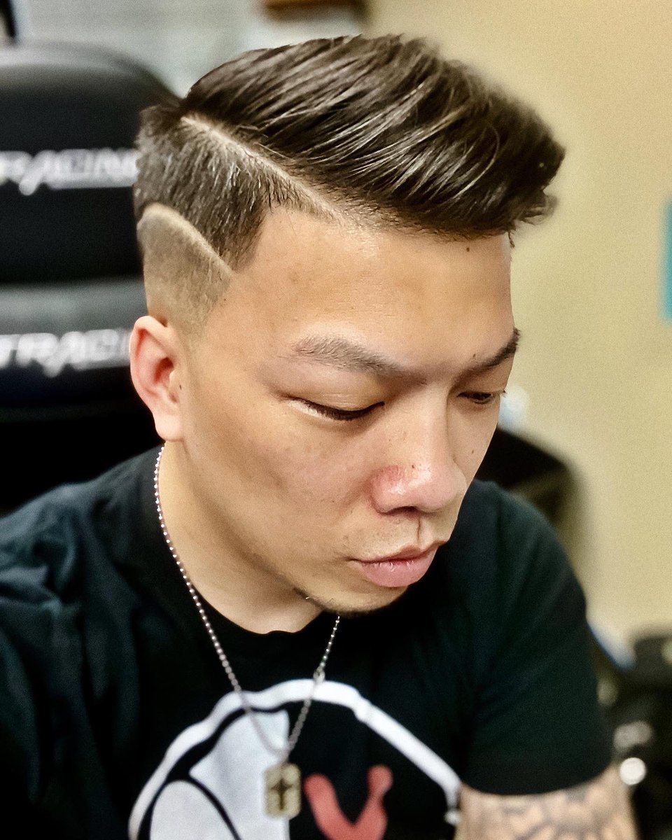 TheDuckManX's tweet photo. Something about a nice faded cut hair that makes you feel good about yourself. Enough for me to take a selfie! LOL. Shout out to Mary at Kingsmen Barbers for taking care of me. Yessir! #MensHaircut #NiceFade #BarbersLife #KingsmenBarbers #HTown #MensHairstyle #LookinTuff https://t.co/uHPRFfNaKr