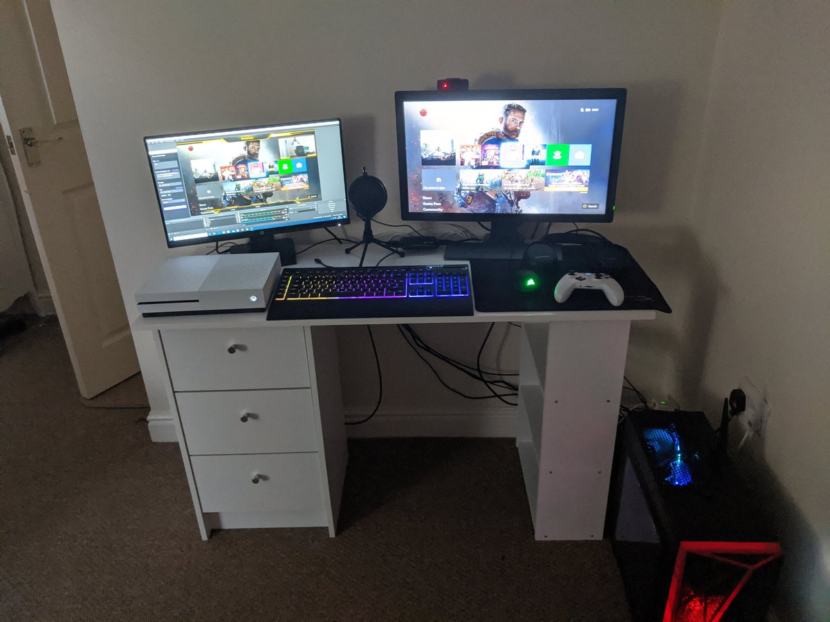 Renaldz_'s tweet photo. New set up ready to get that streaming grind on the go!! #twitch #streaming https://t.co/8CF3oOld0o follow me!!! https://t.co/jGWVkdUuJ2