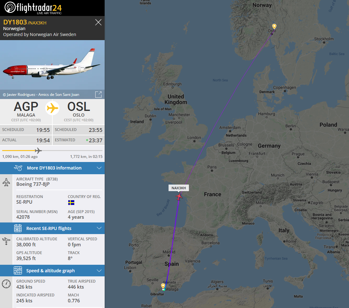 flightradar24's tweet photo. Norway is reintroducing quarantine for travellers from Spain.

Will these flights arrive so the passengers can enter Norway before midnight, when the quarantine start?

https://t.co/pDSKRl4AzJ

https://t.co/FnqeT4ltHF https://t.co/PTJI3La8aS