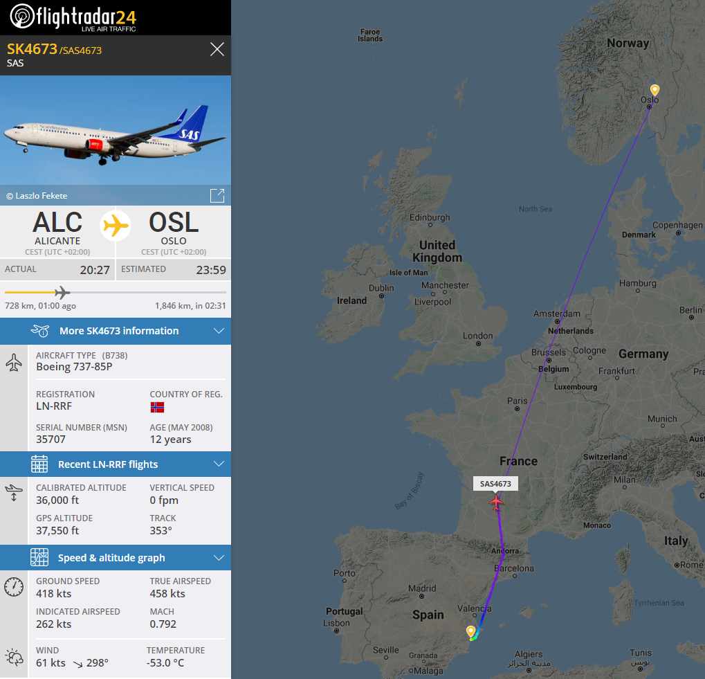flightradar24's tweet photo. Norway is reintroducing quarantine for travellers from Spain.

Will these flights arrive so the passengers can enter Norway before midnight, when the quarantine start?

https://t.co/pDSKRl4AzJ

https://t.co/FnqeT4ltHF https://t.co/PTJI3La8aS