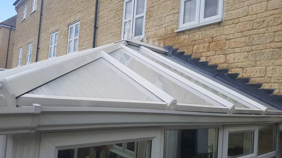 sheen_ro's tweet photo. Great end to the week using the gutter vac to clear out customers gutters ready for the autumn, and also a cheeky conservatory restoration #witneybusiness #housecleaning #madleypark #conservatoryclean https://t.co/EINEVVU671