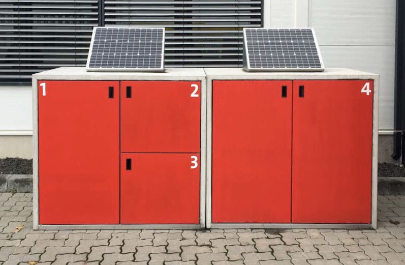 PAUL_WOLFF's tweet photo. Diese #Abholstation vor einem #Baumarkt ist #CONNECTready für @paket_in. System Avantgarde®️ Serie 240 #Depot mit einem 1.100 l, einem 540 l und zwei 260 l Fächern. #paulwolff #paketkasten #paketkastenanlage #smartcity #paketbox #paketfachanlage #mikrodepot #lastmile https://t.co/yantzrnk2m