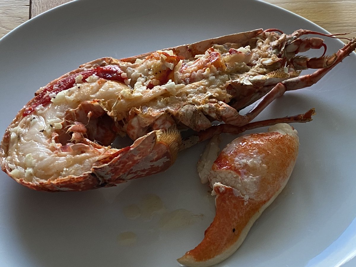 JoKirkpatrick's tweet image. @BembridgeFish always #topnotch #topqyality #fish #seafood #Shellfish #IsleofWight #localproduce 
Simply grilled with butter and garlic