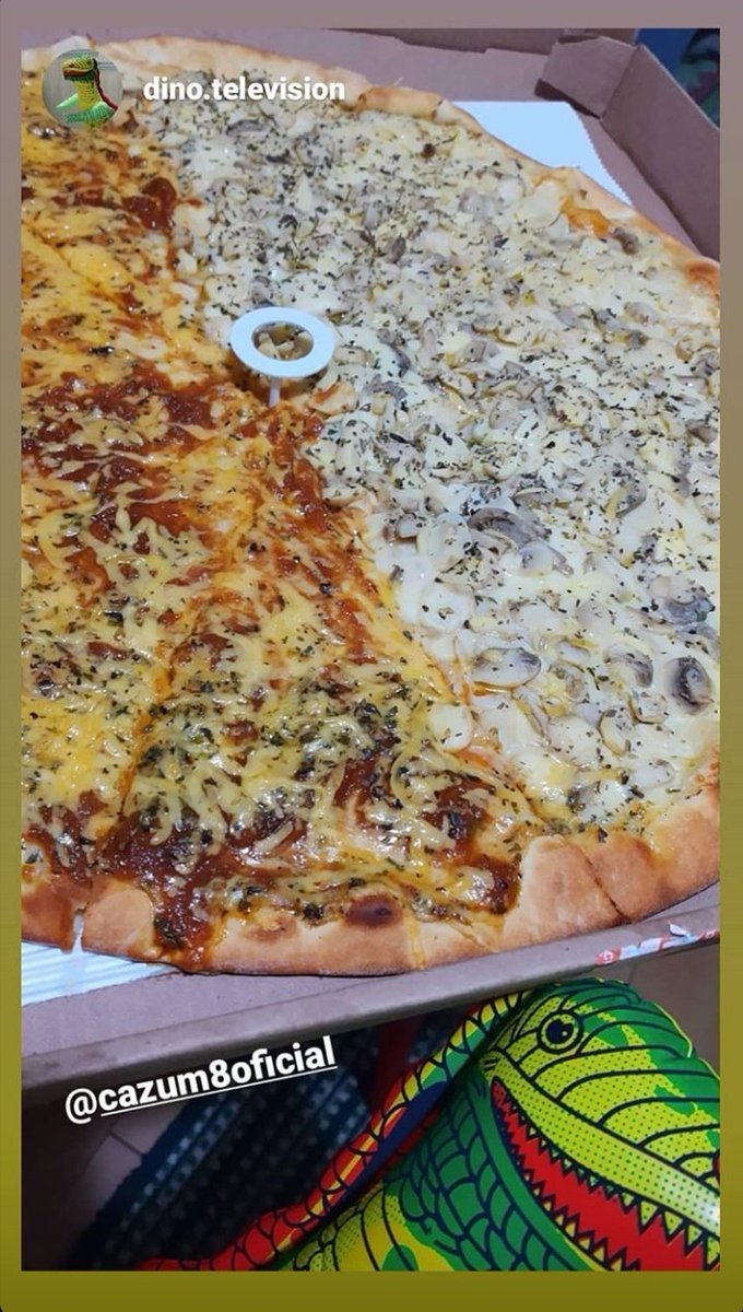 BobGnomos's tweet photo. Percebam que só tem um dino comendo,Pq o cazum não come pq ele NAO É HUMANO https://t.co/e1auFgODuN