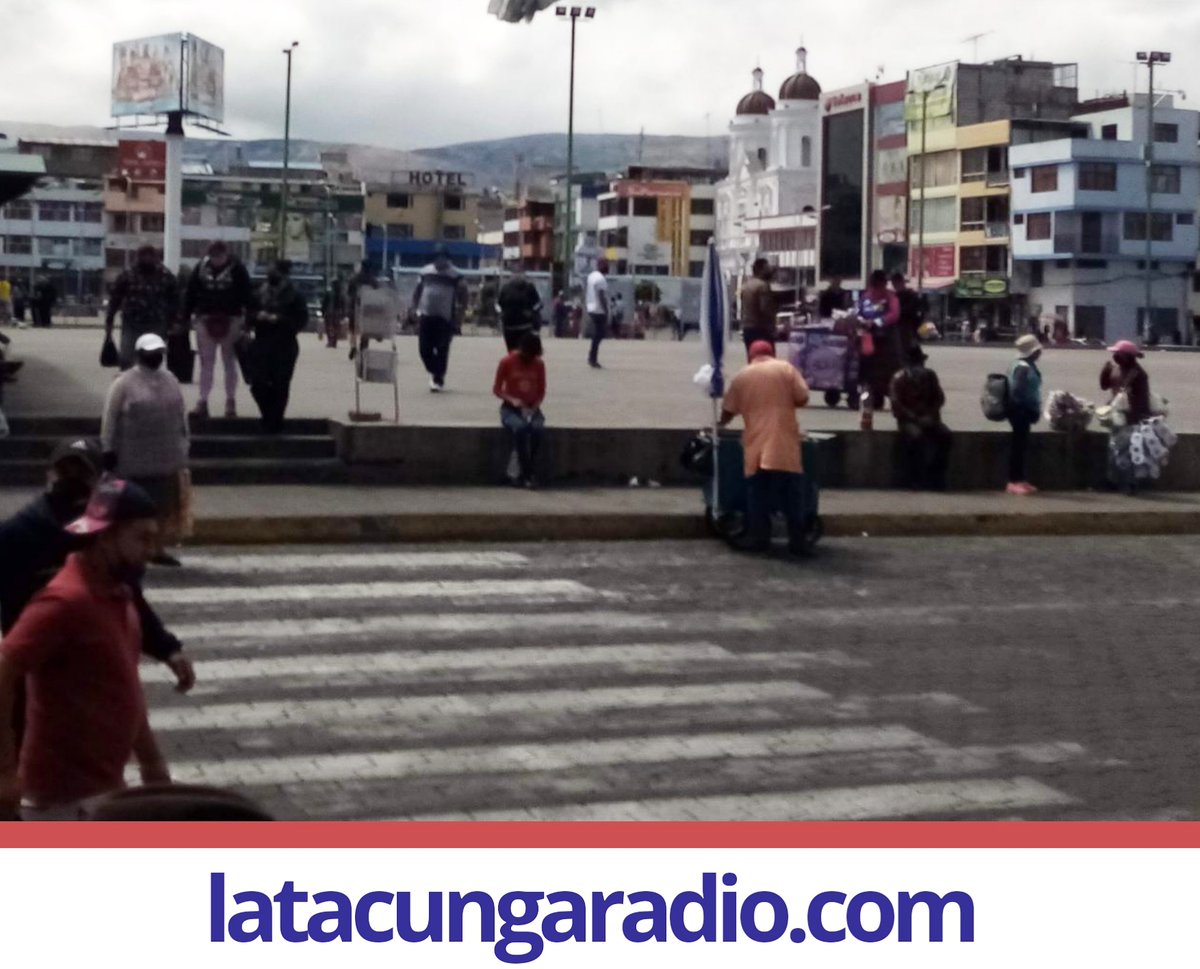 radiolatacunga's tweet photo. En #Latacunga, existe preocupación por incremento de comercio informal, Manuel Remache representante de los comerciantes del Centro Comercial Popular, señaló que esto no solo afecta a quienes trabajan de forma organizada; sino también se convierte en una fuente de contagio. https://t.co/kBnvxoCxbD