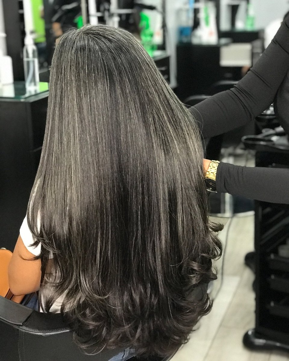 Beiabeauty's tweet photo. HAIR GOALS🤩
Una melena así de #beia debe ser cuidada por manos expertas💚 Nuestro #BeiaTeam  está preparado para dejar tu melena como sueñas😌 
-
By: @style_by_yandra
-
¡Agenda tu cita y déjate mimar! Link en bio. 
-
#beiasantiago #lacasitaverde https://t.co/k3YbiCAYZy