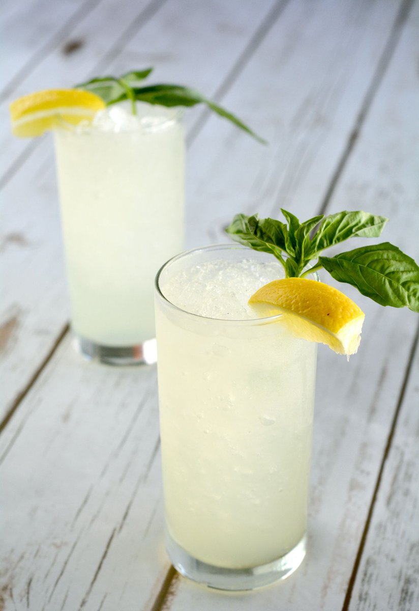 Cottonhouse_cl's tweet photo. TGIF! Sip on one of chef Cole Ellis' signature cocktails tonight to celebrate the weekend!
.
#delta #visitcleveland #clevelandms #hotel #cottonhousecleveland #stay #mississippidelta #marriott #marriottbonvoy #tributeportfolio #southernlivinghotelcollection #cottonhouse https://t.co/dT8tDqmK7w