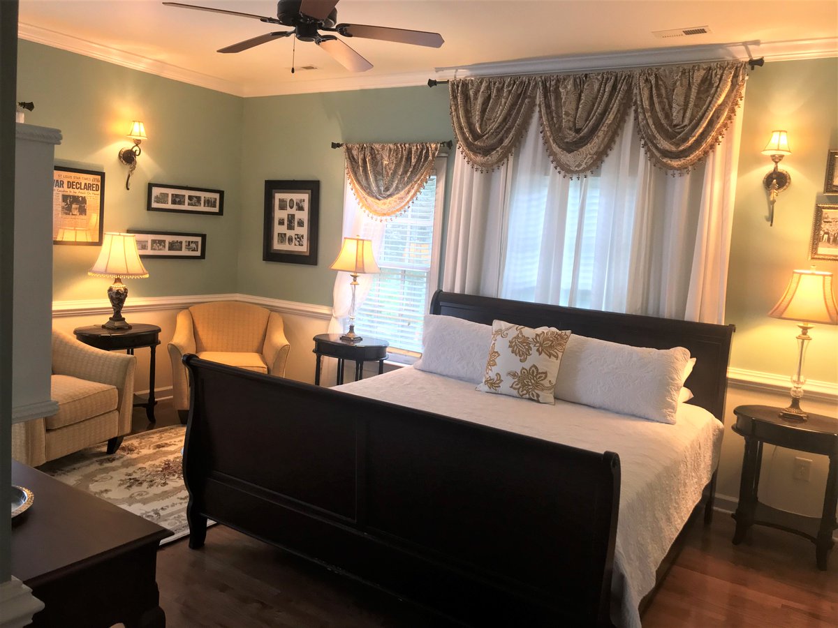 williamsburgbb's tweet photo. Come, Relax and Enjoy yourselves! You deserve it! https://t.co/TKdq3yQxjK
#covidgetaway #clean #safe #fun https://t.co/tbpWH11lib