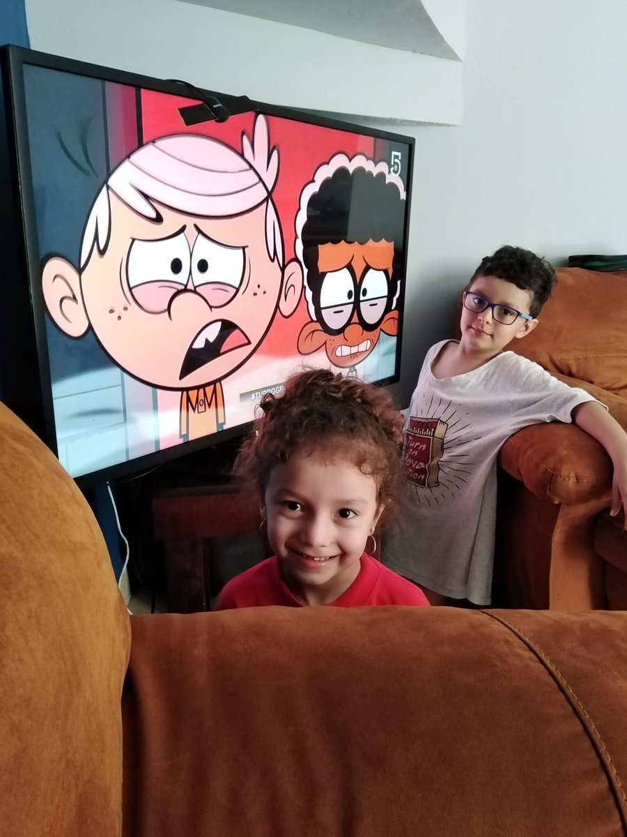 INVERFUT's tweet photo. #TUPROGRAMAS viendo the loud house @MiCanal5 https://t.co/ilBfRa6piL