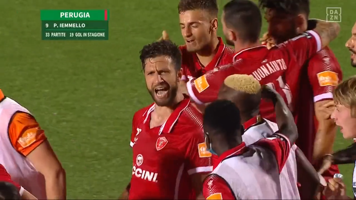 DAZN_IT's tweet photo. Ci pensa Iemmello a tirare il Perugia fuori dai guai π₯
19Β° gol in campionato per l'attaccante β½
#SerieBKT #ENTPER #DAZN https://t.co/tNrmfZdvHg