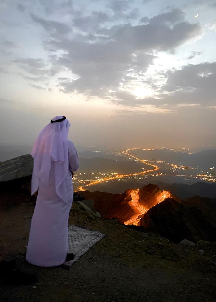 khalidroma2's tweet photo. When tourists visit #Taif , in a cool pleasant rainy day .. 
And take pics. of there #tourist_guide @VisitSaudiNow @VisitSaudiAR @WFTGAofficial @SaudiTourism https://t.co/Pm3ABE2Vng