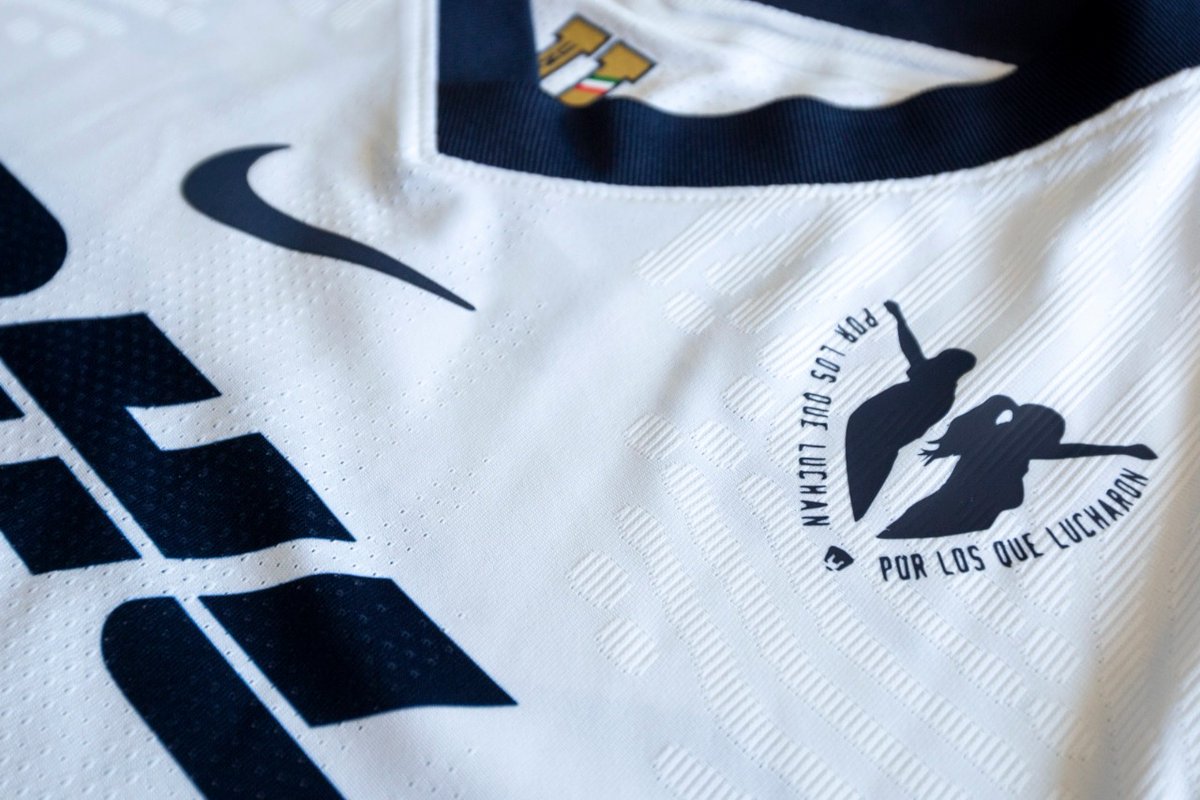 PumasMX's tweet photo. Este torneo va por ellos, por los que siguen en pie de lucha y por los que pelearon hasta el final durante esta pandemia. 

Durante el #Guard1anes2020 portaremos este parche en nuestros uniformes. 

#SoyDePumas #Volveremos https://t.co/zdXs1njESu
