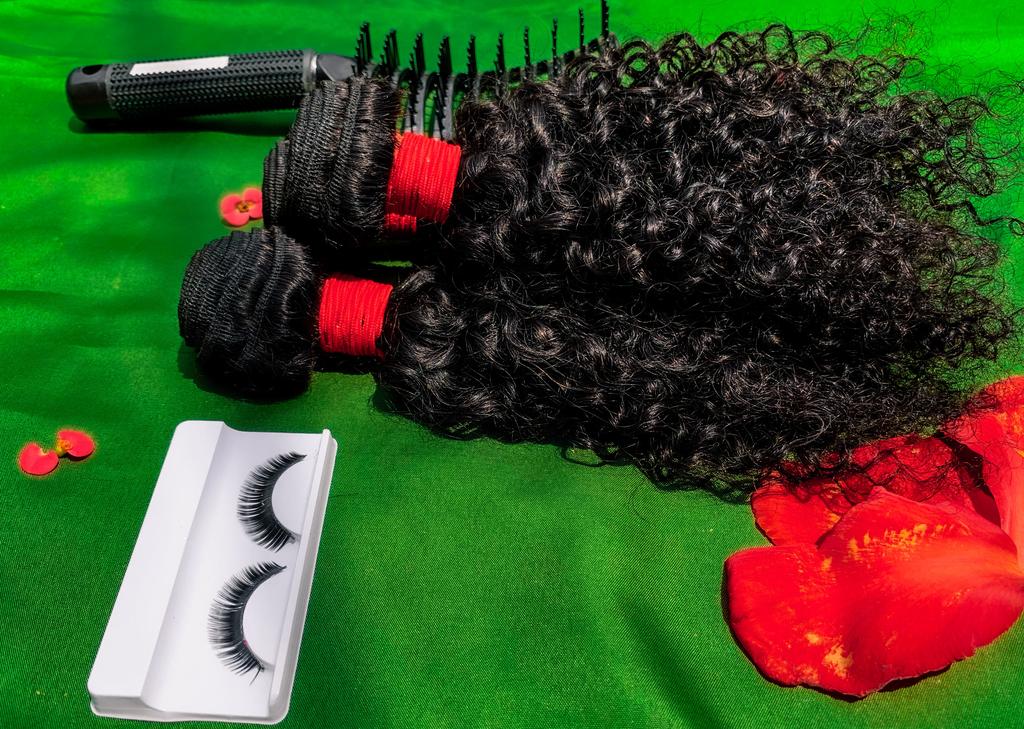 BanjiAndrew's tweet photo. Good evening guys ..did an hair product shoot for a client😁...pls patronize her..at affordable price https://t.co/WAChtVLuKb ....🙏🙏 on ig..if this come across your tl pls rt
.. #BBNaijia #HouseOfTacha #bbnaijalockdown2020 #katrina https://t.co/1WoKc13P4Z