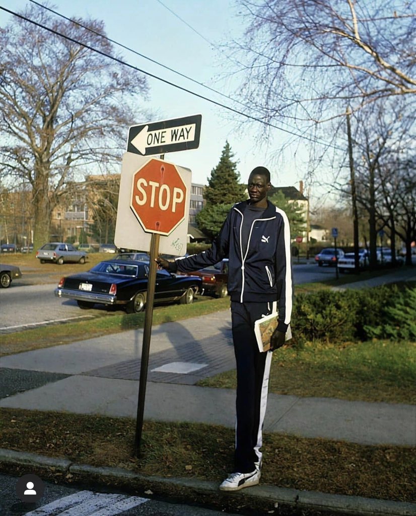 Mareng_Jr's tweet photo. Manute #Bol • university of #Bridgeport 📸
December 1984
#Southsudan 
#NBA https://t.co/CVvJGh3kgR