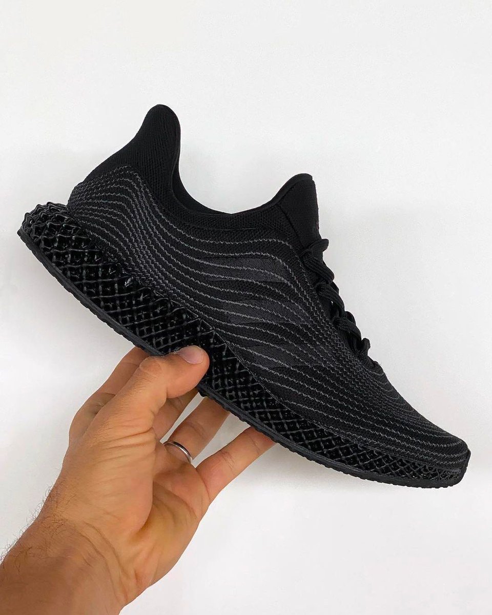 ultra boost triple black 4d