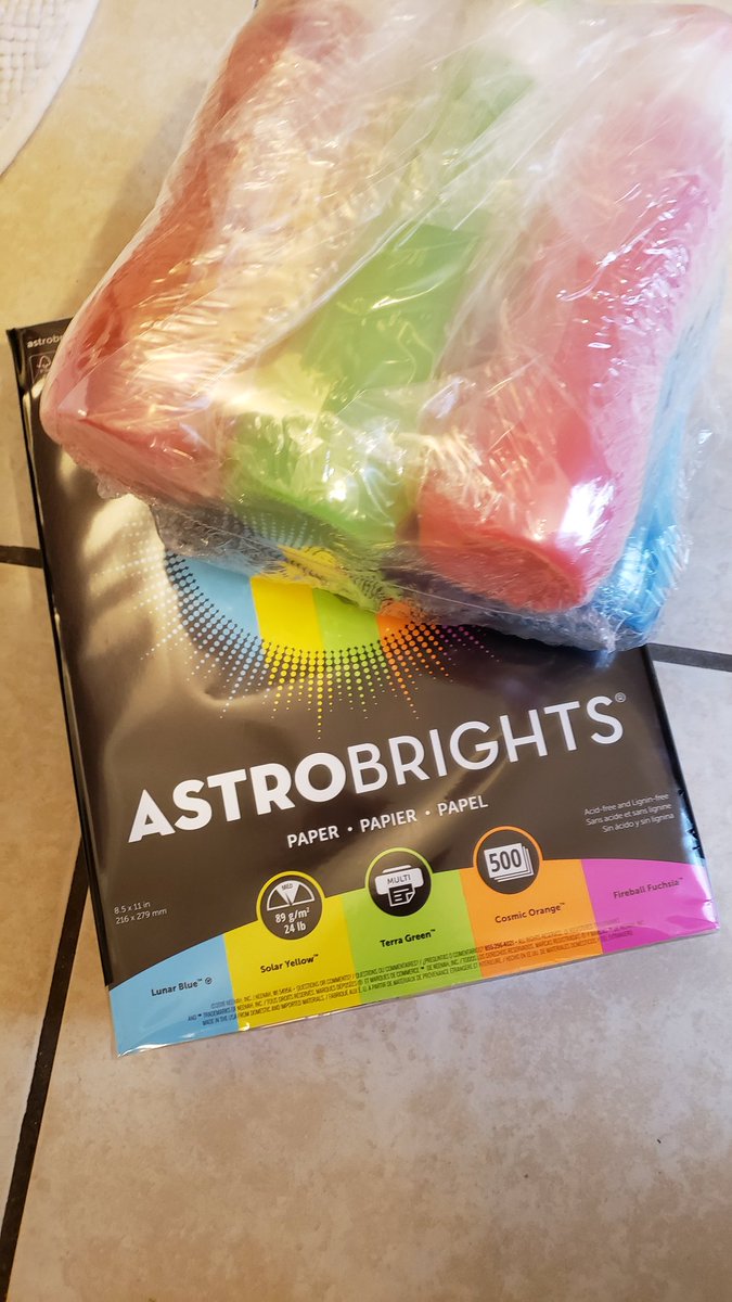 Today's surprises! Astrobrights a teachers best friend  and my first set of water bottles for my babies!
I cannot wait to get the rest of the class set to prevent water fountain usage! !Thank you for helping me #clearthelist
#teachertwitter
amazon.com/hz/wishlist/dl…