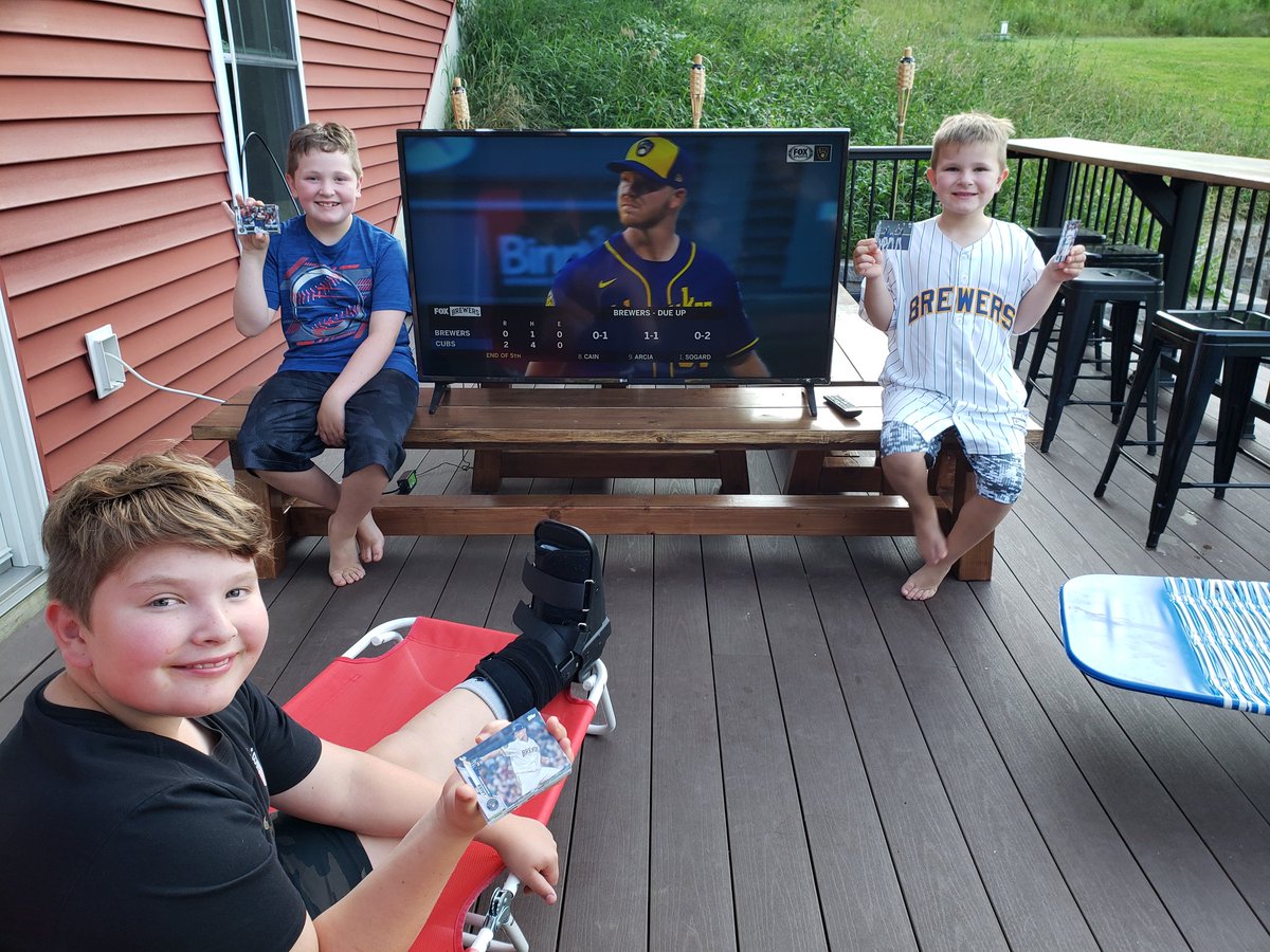 gr8packfan's tweet photo. Go Brewers! Next best thing to being at the game!   @Brewers #ThisIsMyCrew #OpeningDay #brewersathome @Topps https://t.co/AvXxNmTJV8