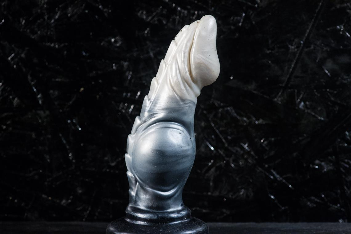 sheepishlysalty's tweet photo. Mammon: The drip
By Ivytoys
https://t.co/PasRVEiKGx
Depending on how much you wind  up your very first and foremost demon depends on how deep his color gets. Once you get him going he's like liquid in your hands. Did I mention the tying the knot? Oh joy how this boy can knot. https://t.co/Fk0TIPgp6r