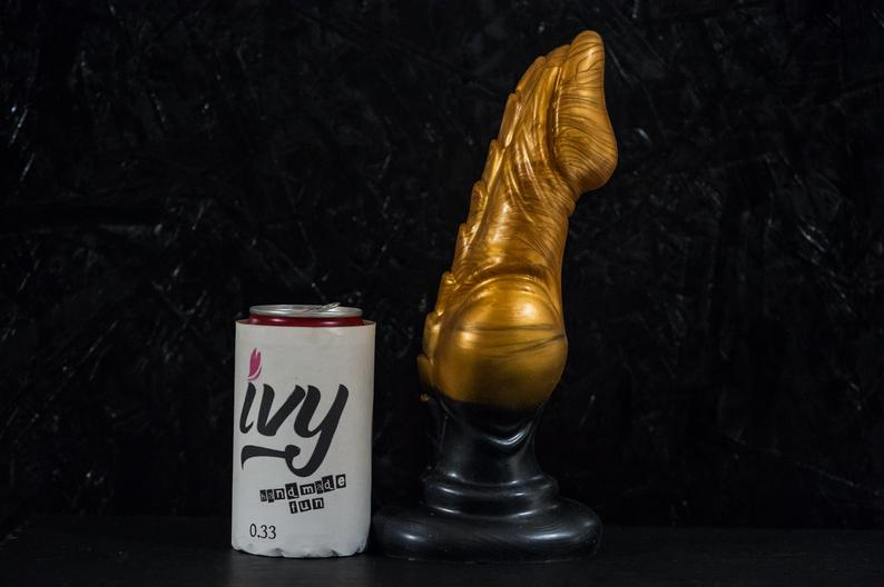sheepishlysalty's tweet photo. Mammon: The drip
By Ivytoys
https://t.co/PasRVEiKGx
Depending on how much you wind  up your very first and foremost demon depends on how deep his color gets. Once you get him going he's like liquid in your hands. Did I mention the tying the knot? Oh joy how this boy can knot. https://t.co/Fk0TIPgp6r