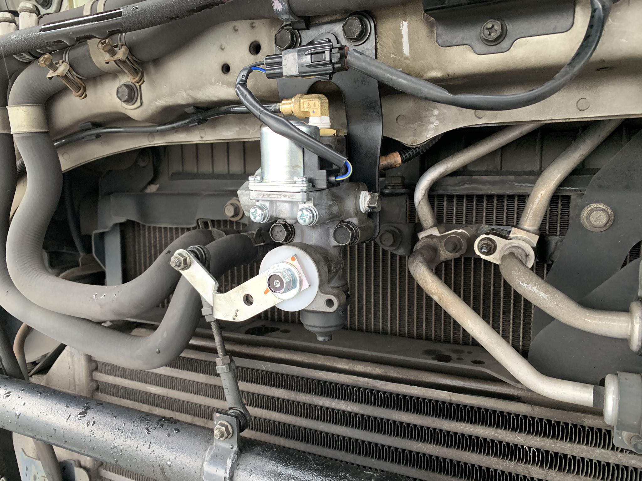 日野プロフィア キャブサスレベリングバルブASSY フロント用｜車