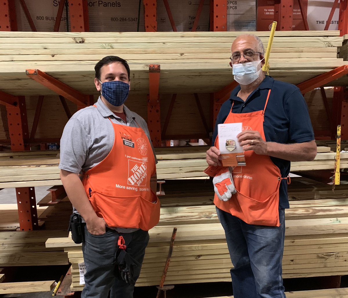 ThatHathaway's tweet image. Some milestone recognition for Curtis! Thanks for all that you do in D21/22 and for helping out all of our new associates! #associatecoach #modrecognition @JasonArigoni @JenThePlantLady @Mike_Attar @SmFuller86 @jRome_jah @THDJones @berryzen