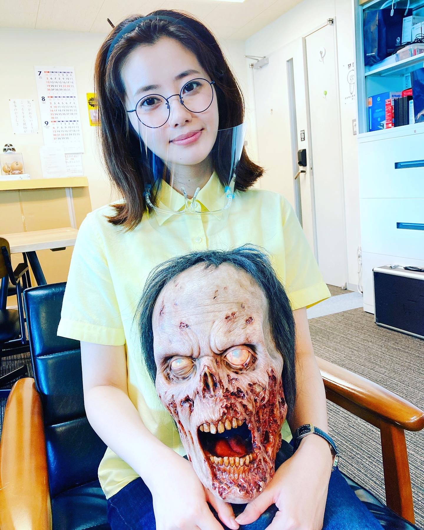 土曜ナイトドラマ 妖怪シェアハウス 最終怪は9月19日 澪の職場パイセンの山中美雪さんが変なの抱いてます 家も職場もホラーハウス メガネの内藤理沙さんって珍しくって萌え 妖怪シェアハウス 小芝風花 内藤理沙 山中美雪パイセンはちょっと 土曜ナイトドラマ 妖怪シェアハウス 最終怪は9月19日 澪の職場パイセンの山中美雪さんが変なの抱いてます 家も職場もホラーハウス メガネの内藤理沙さんって珍しくって萌え 妖怪シェアハウス 小芝風花 内藤理沙 山中美雪パイセンはちょっと