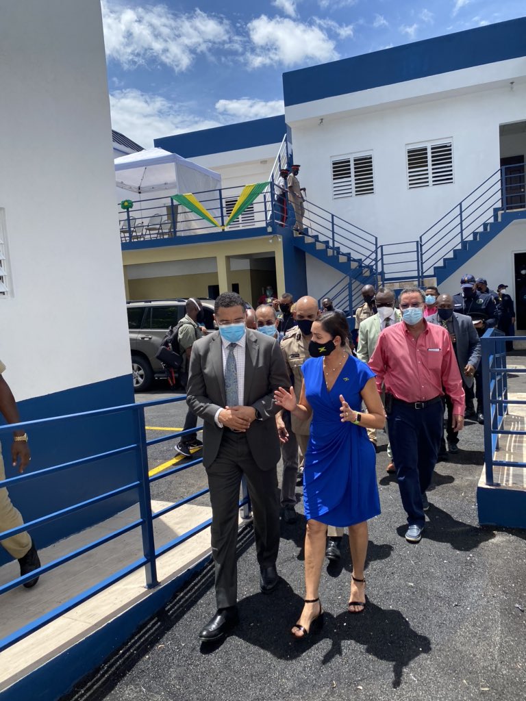 annmarievazja's tweet photo. The brand new #PortAntonio Police Station & Portland Divisional HQ was offfically opened this morning by the #MHPM @AndrewHolnessJM. Our Officers who have kept #Portland the safest parish through hard work and good citizen relationships deserve no less. Boom π―π²ππΌβ€οΈ https://t.co/WPzcHYUDHx
