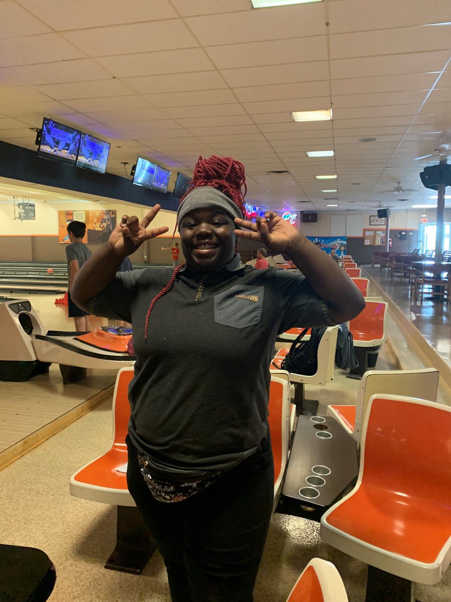 KELLYYouthServ's tweet photo. Let the good times roll! Check out these striking photos of our group home girls from their bowling session!

#Sportsmanship #ExerciseSafely #FosterNormalcy #SummerEnrichment #KellyYouthServices https://t.co/IyCftXsXoG