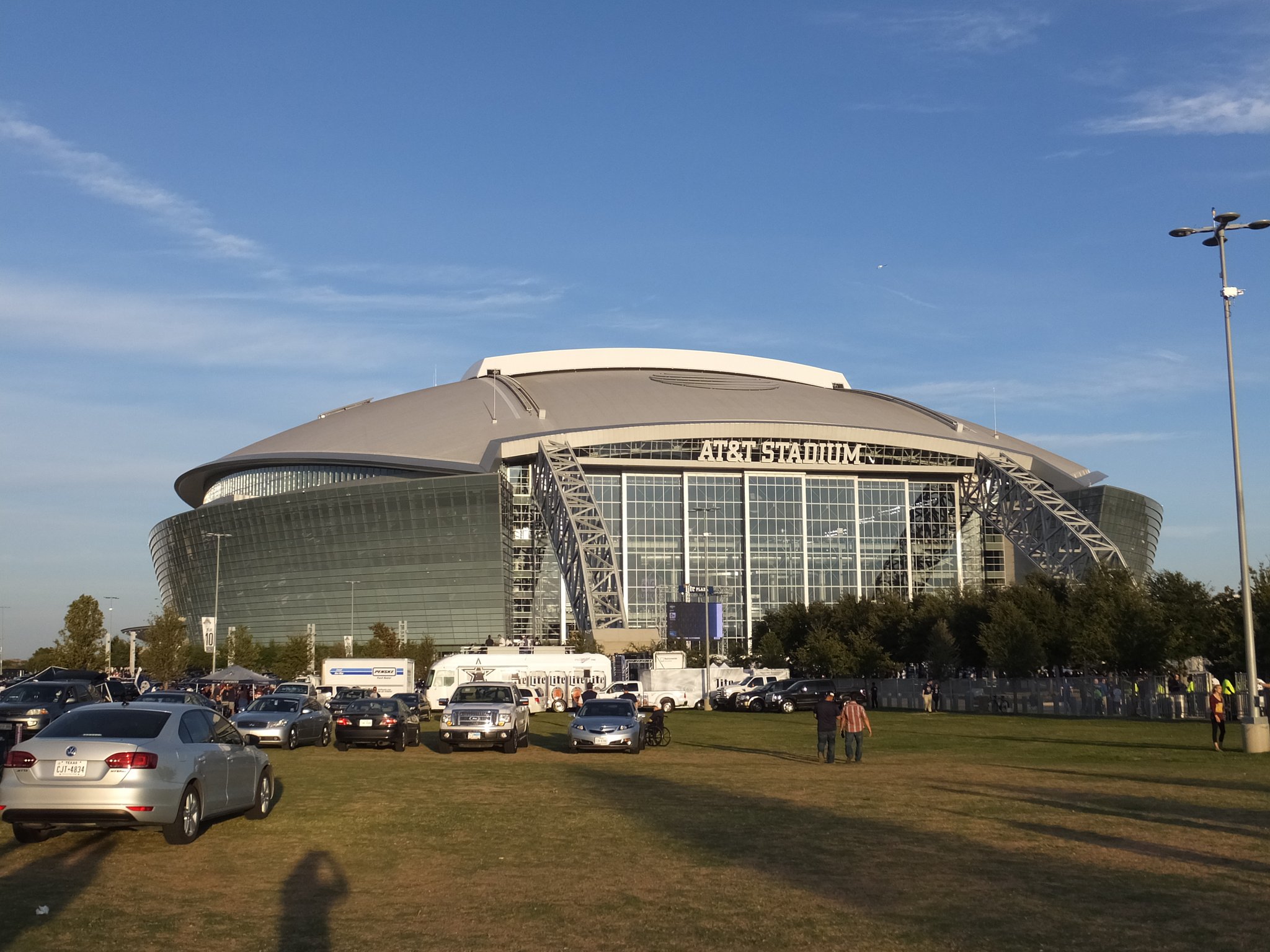 しょう あおい ドーム球場america版 ダラス カウボーイズの本拠地 At Tスタジアムです 14年に行きました 場所はダラスではなくて ダラスとフォートワースの中間あたりのアーリントンにあります アメリカのドームのスタジアムには6ヶ所行き しょう あおい ドーム球場america版 ダラス カウボーイズの本拠地 At Tスタジアムです 14年に行きました 場所はダラスではなくて ダラスとフォートワースの中間あたりのアーリントンにあります アメリカのドームのスタジアムには6ヶ所行き