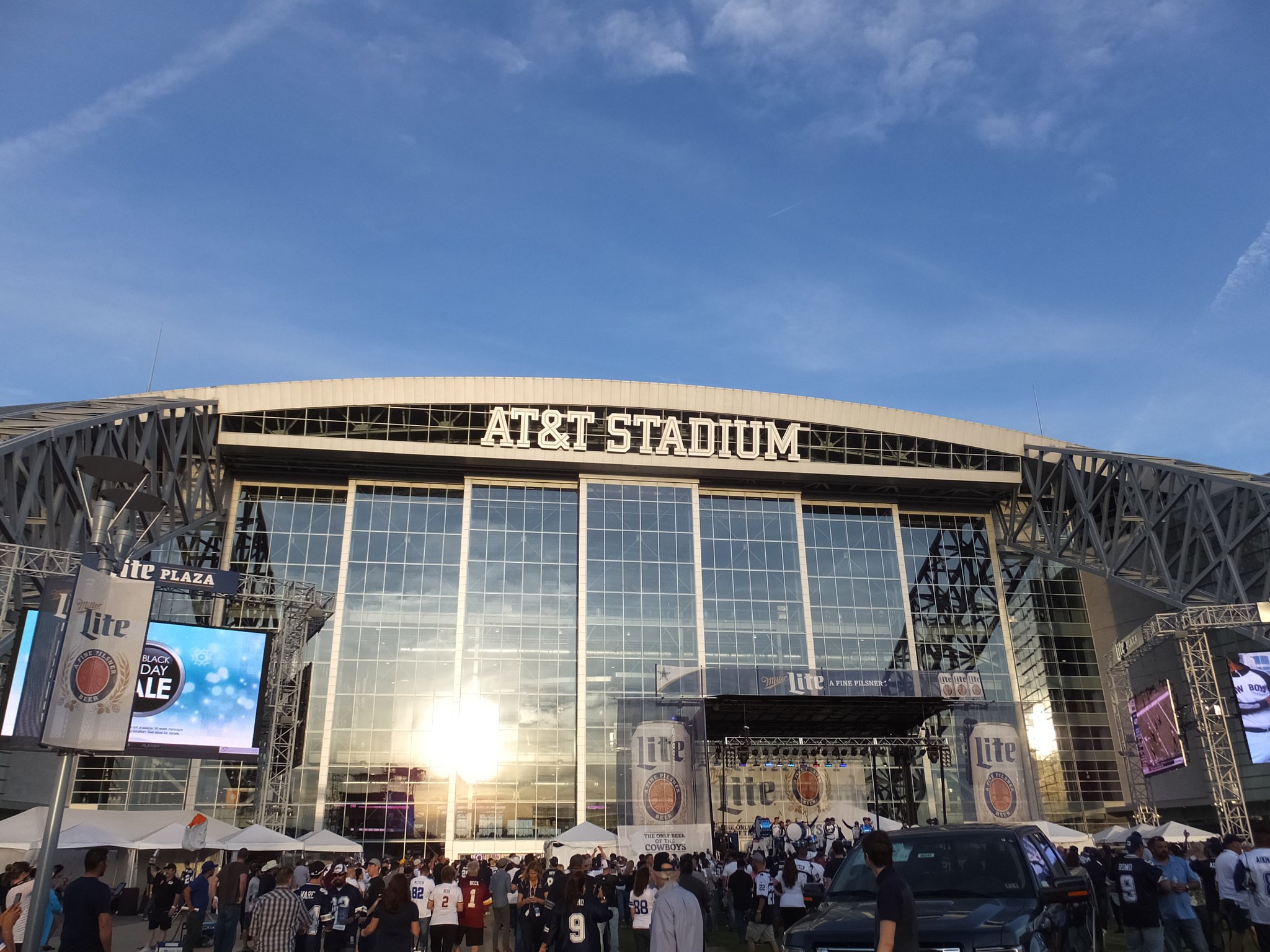 しょう あおい ドーム球場america版 ダラス カウボーイズの本拠地 At Tスタジアムです 14年に行きました 場所はダラスではなくて ダラスとフォートワースの中間あたりのアーリントンにあります アメリカのドームのスタジアムには6ヶ所行き しょう あおい ドーム球場america版 ダラス カウボーイズの本拠地 At Tスタジアムです 14年に行きました 場所はダラスではなくて ダラスとフォートワースの中間あたりのアーリントンにあります アメリカのドームのスタジアムには6ヶ所行き