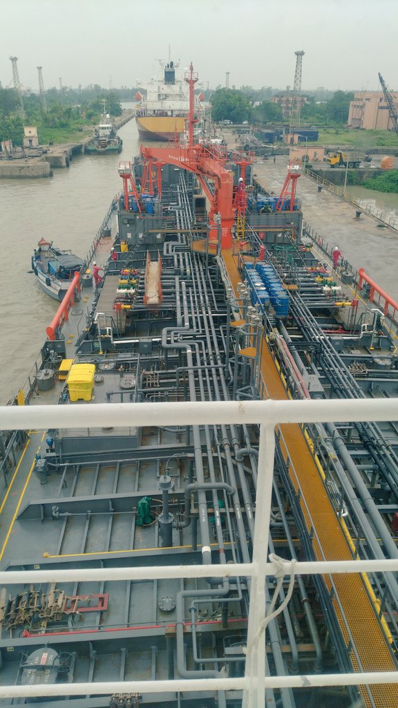 Reshma_Nilofer's tweet photo. Beautiful days, Beautiful ships (My precious!) and Good Food! Happy Pilot, Yummy Tummy and Feather-touch berthing.
Capt: Good work Pilot! (Ah! Mazel tov) #Jobgasm #StenaImpero #NordOcean #MaBabies
#GoodWork #happydays #HappyCaptainHappyPilot #HooghlyRiver #RiverPilot #Maritime https://t.co/xiDVZ8MQon