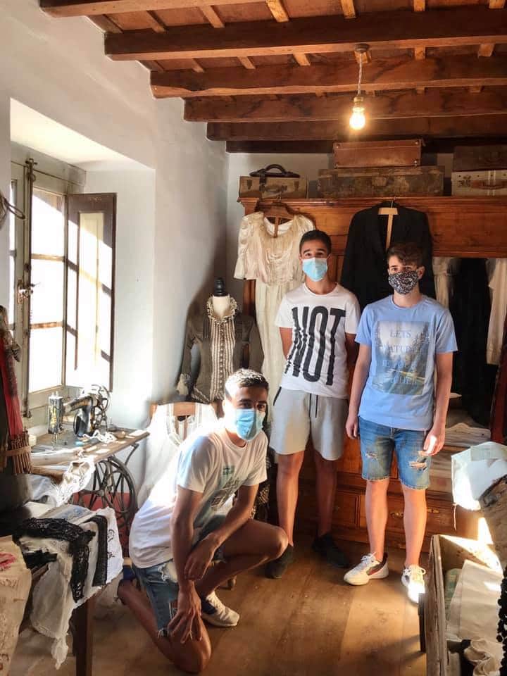 casadelasdonas's tweet photo. La semana en imágenes. Comenzó con adolescentes, siguió con tormentas y lluvias...y hemos acabado con y tripitidores. 😍

#visitasGuiadas #Casadepueblo #Cultura #Etnografía #Enterrías #PicosdeEuropa #Cantabria #CaminoLebaniego #museos #Colecciones #VegadeLiébana https://t.co/dlfhrSwbiP