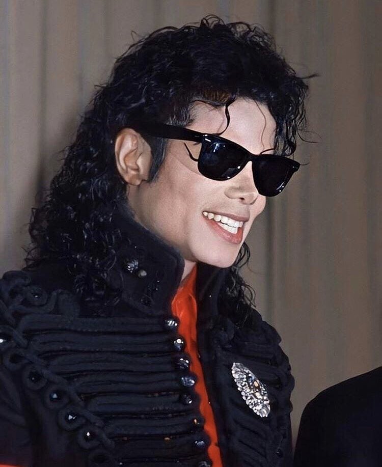 small thread of my favorite outfit that michael jackson has worn