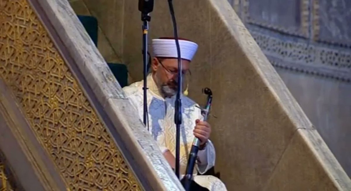 Kılıç daha kınından çıkmadan birilerine böyle batıyorsa çıktığında neler olur Allah bilir. Ey Gerici zihniyet bırakın biz zaferimizi Rabbimize Salat ile kutlayalım. Siz de hüznünüzü, kininizi buraya döksenizde dinleyen yok. Bari gidin içten içe üzülün. #AliErbaşYalnızDeğildir