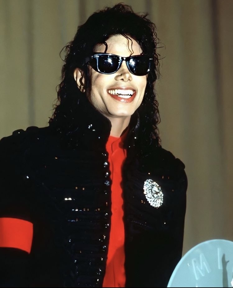 small thread of my favorite outfit that michael jackson has worn