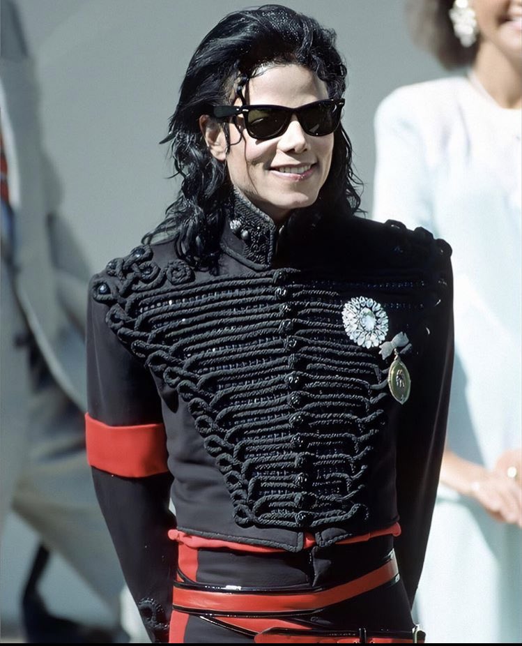 small thread of my favorite outfit that michael jackson has worn
