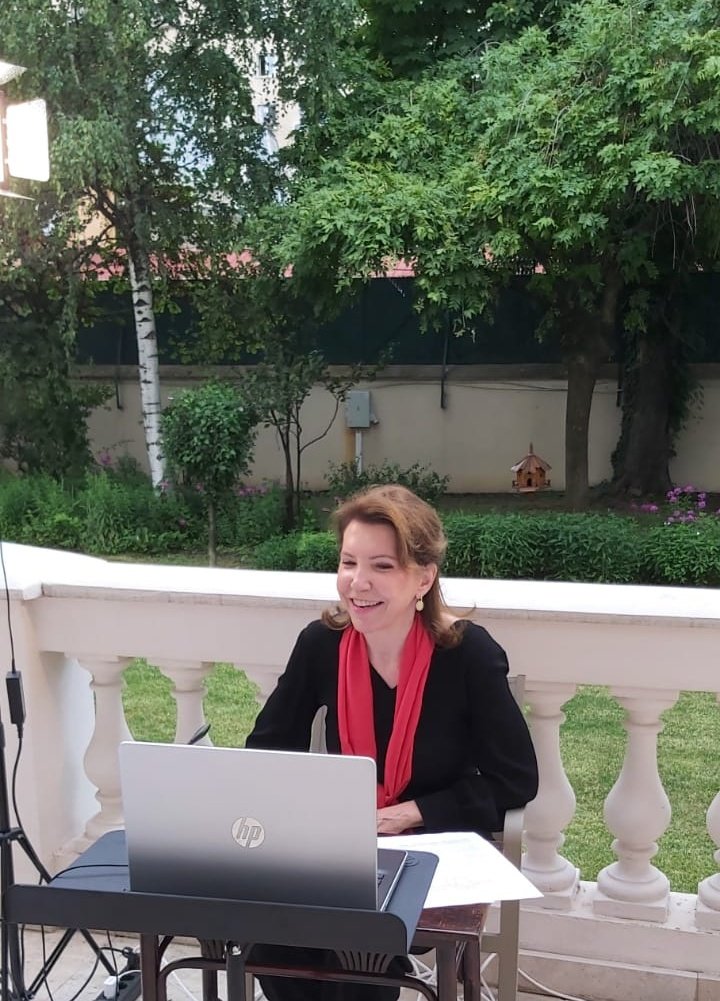 MicheleRamis's tweet image. Très heureuse d'avoir débattu avec le pianiste Jean-Yves Thibaudet et l'ex-ministre 🇷🇴 de la Culture Corina Şuteu des liens entre musique et diplomatie et du pouvoir des industries culturelles et créatives. Merci à Insula42 pour cette belle opportunité!
👉bit.ly/2OS1fky