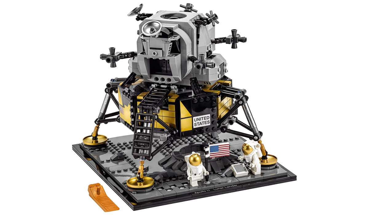 honeycombio's tweet photo. Congratulations to @vishalM84 for winning a LEGO Apollo 11 Lander at our #SREfh giveaway. And our thanks to the organizers, fellow sponsors, speakers and dev community for being part of the event. https://t.co/UUsR1KChYr