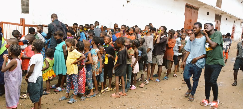 VarneyPerry7's tweet photo. @upjit_jeety The Honorary Consular General of Indian to Liberia Upjit Singh Sachdeva/Jeety my thoughts is to help the less fortunate children and poor through my distribution of hot meal distribution over 2,000
@EOIIvoryCoast 
@DrSJaishankar 
@MEAIndia 
@PMOIndia
 @MOS-MEA https://t.co/OAJMAE9raz