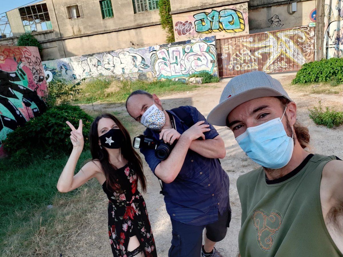 lluisrugama's tweet photo. GRAN SESSIÓ DE CARRER.
Model Vanesa Rovira
Gracies Abel 
#ruguifoto #projectecels50 #quenoparilamaquina #fotodecarrer #fotomodel #streetart #streefoto #nuart #rebel  #graffit #llibertat https://t.co/BsOCMLy0BZ