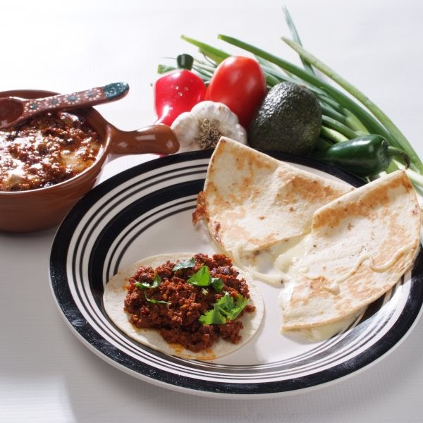 Whether you’re hosting a family dinner or own a restaurant, quality Mexican food can really make the day! Allow Productos Real to complete your meal with our tasty selection of buche, chicharron, chile colorado dishes, and asadero.