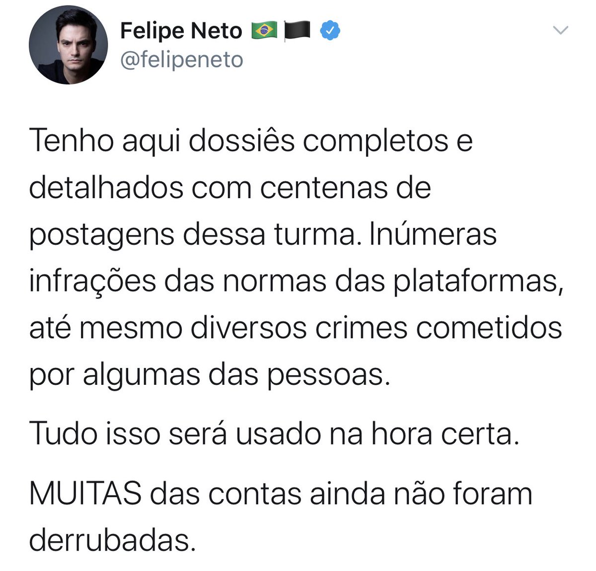 marianabritosl's tweet image. Esse cara é perigosíssimo. Falo sem medo de errar: ele está aliado a pessoas muito poderosas que estão fazendo dele o instrumento de comunicação necessário para alcançar objetivos autoritários. É um engano gigantesco achar que ele é só um imitador de foca retardado.