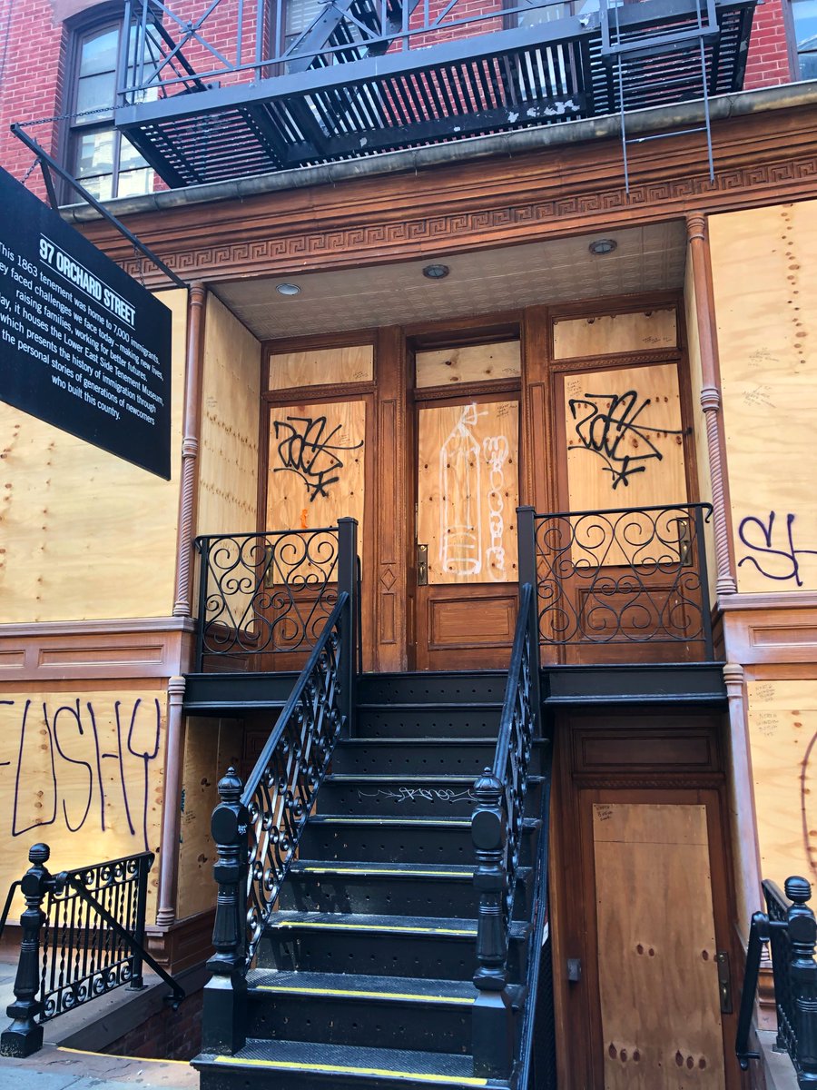 9/ As many others have pointed out  #onhere, senior management boarded up the gift shop and historic buildings as uprisings for Black liberation began swelling across the city and the world.